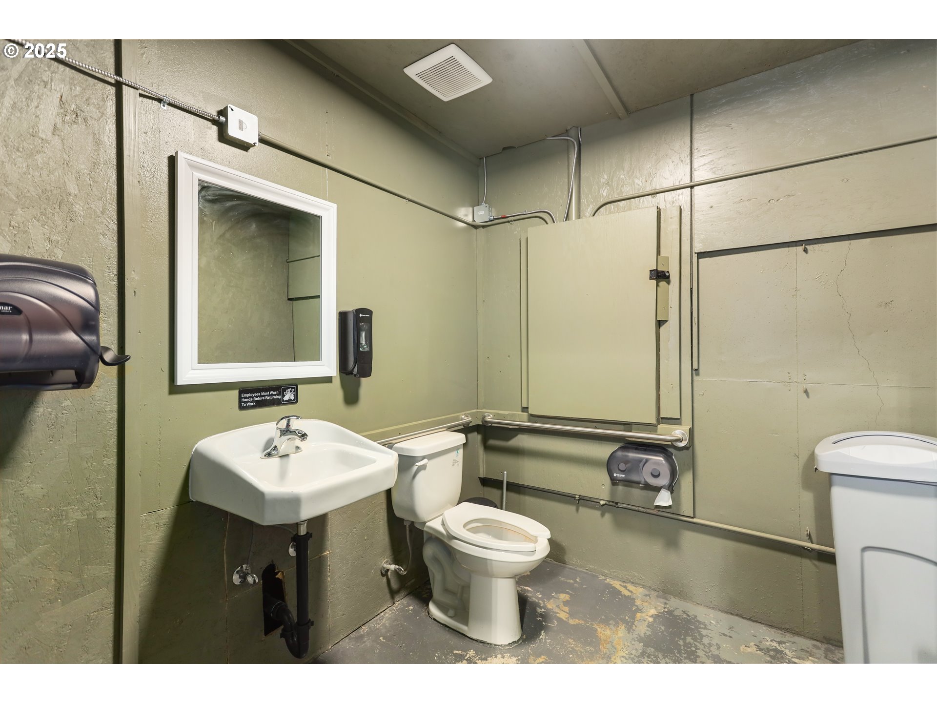 2718 East 2nd Street The Dalles, OR 97058 - Photo 39 of 45 a bathroom with a sink toilet and shower