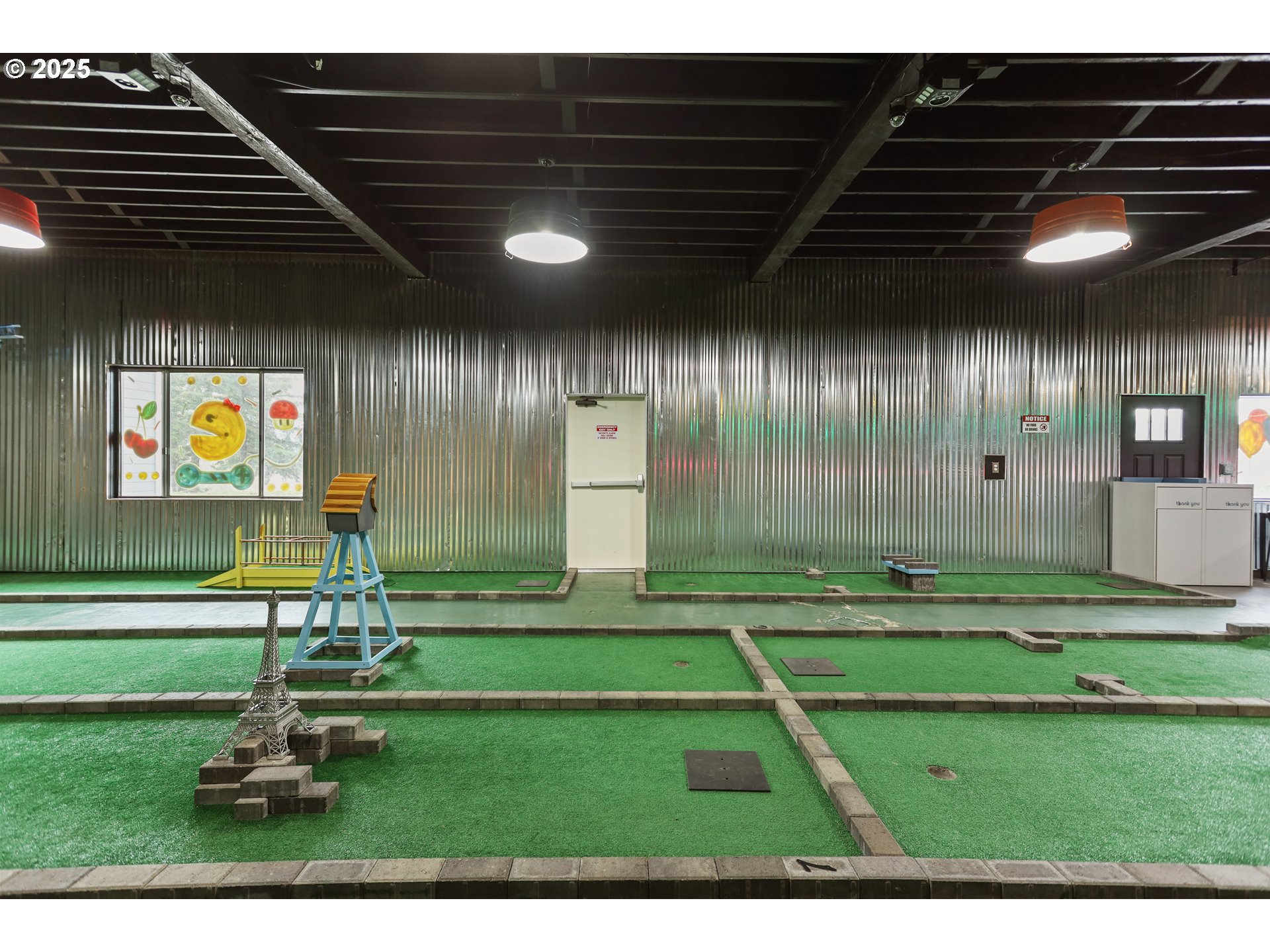 2718 East 2nd Street The Dalles, OR 97058 - Photo 44 of 45 a view of an empty room with a projector