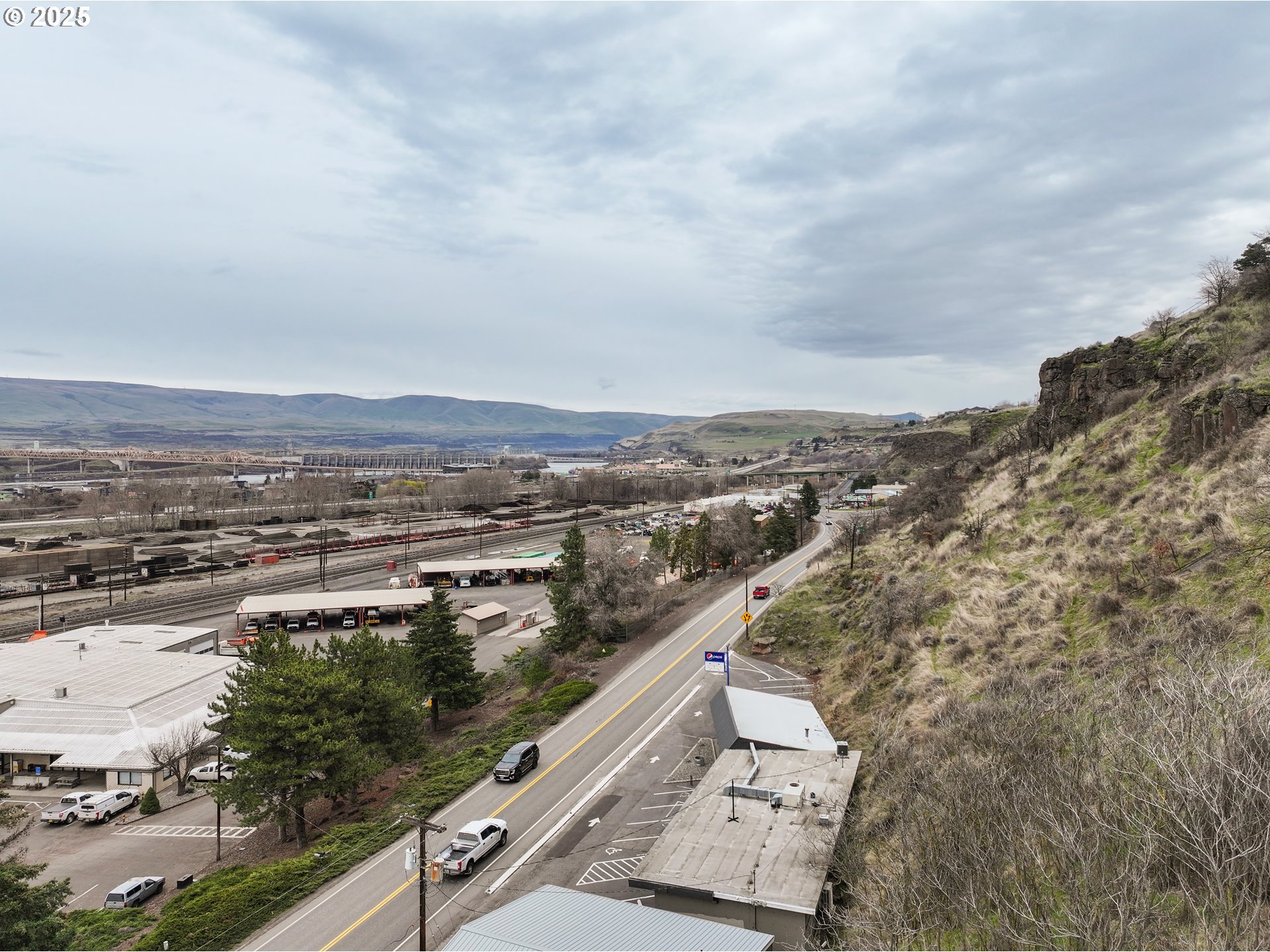 2718 East 2nd Street The Dalles, OR 97058 - Photo 7 of 45 an aerial view of residential building and ocean view