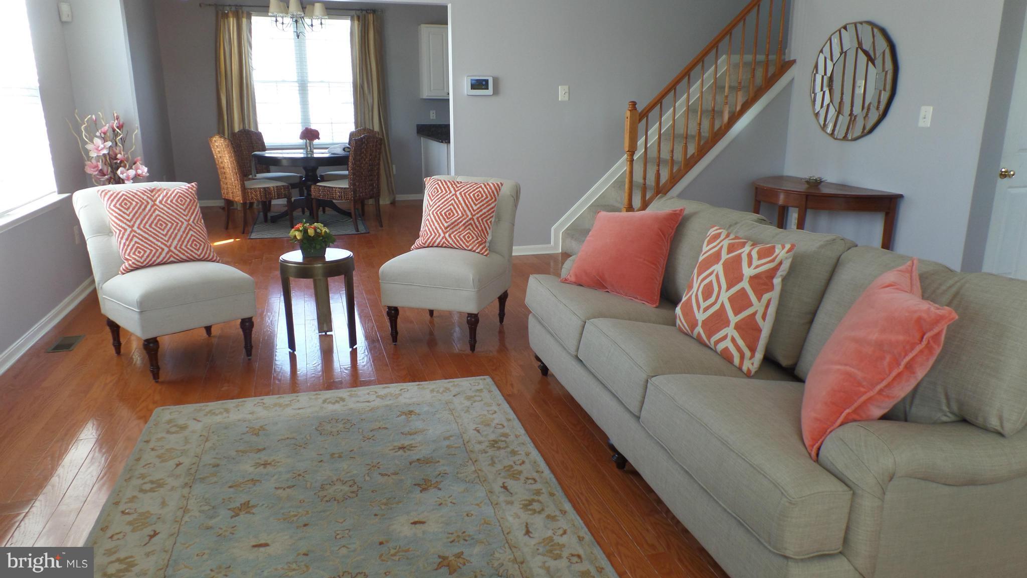 124 Commodore Drive Baltimore, MD 21221 - Photo 4 of 30 Living Room