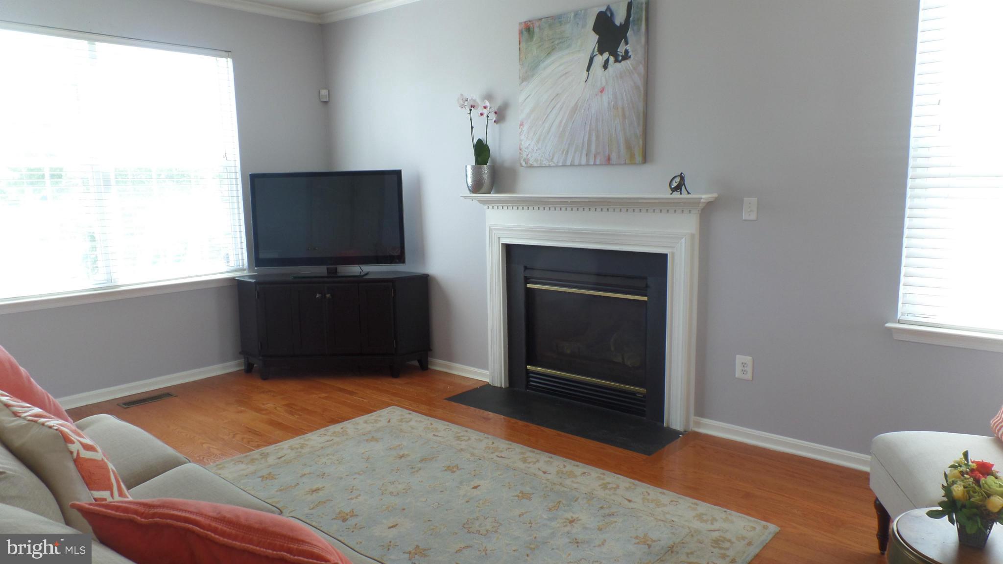 124 Commodore Drive Baltimore, MD 21221 - Photo 5 of 30 Living Room