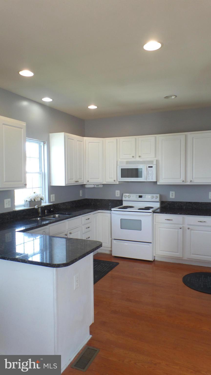 124 Commodore Drive Baltimore, MD 21221 - Photo 6 of 30 Kitchen