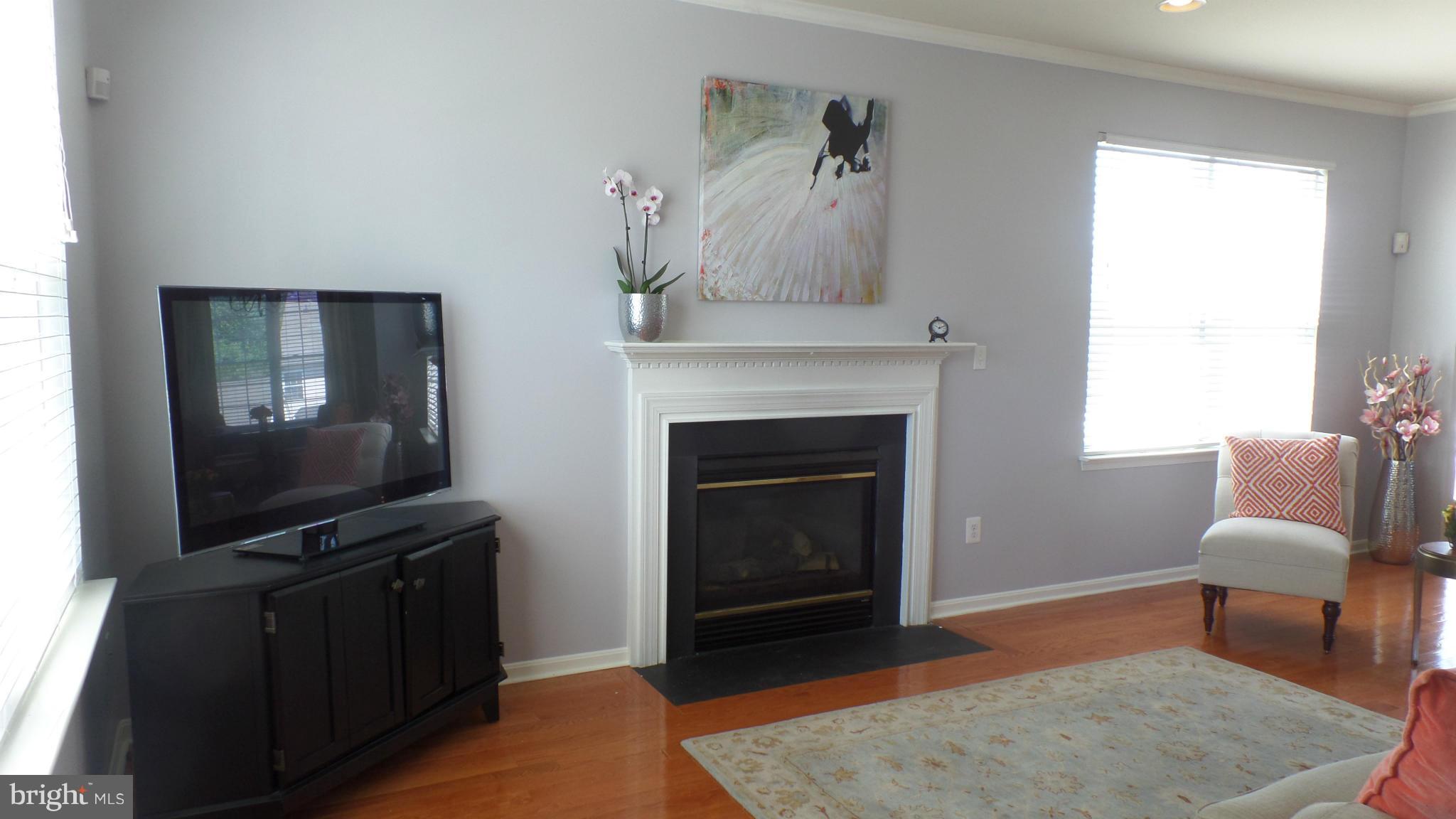 124 Commodore Drive Baltimore, MD 21221 - Photo 9 of 30 Living Room