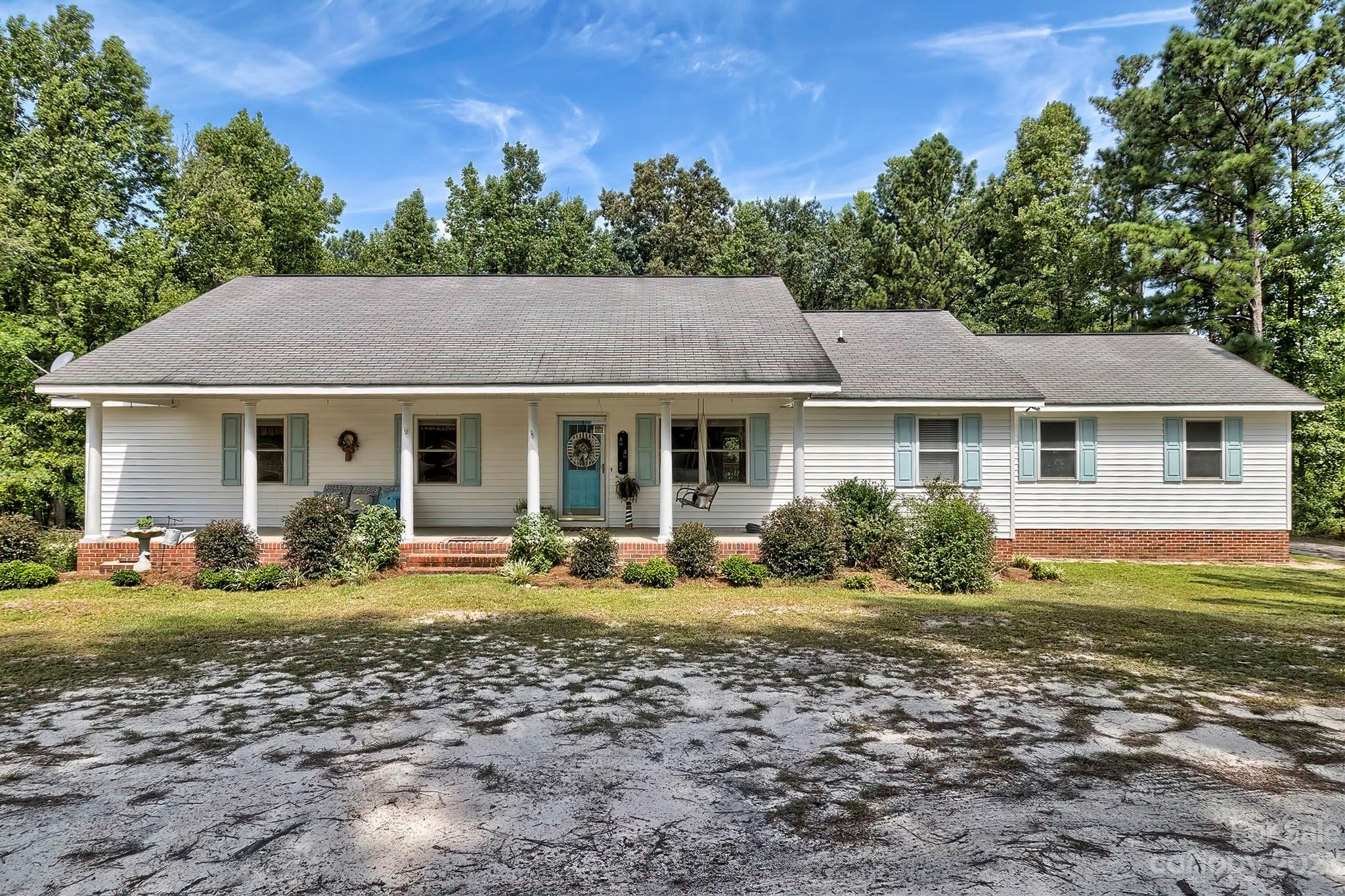 1880 Jones Road Kershaw, SC 29067 - Photo 21 of 33 a front view of house with yard and green space