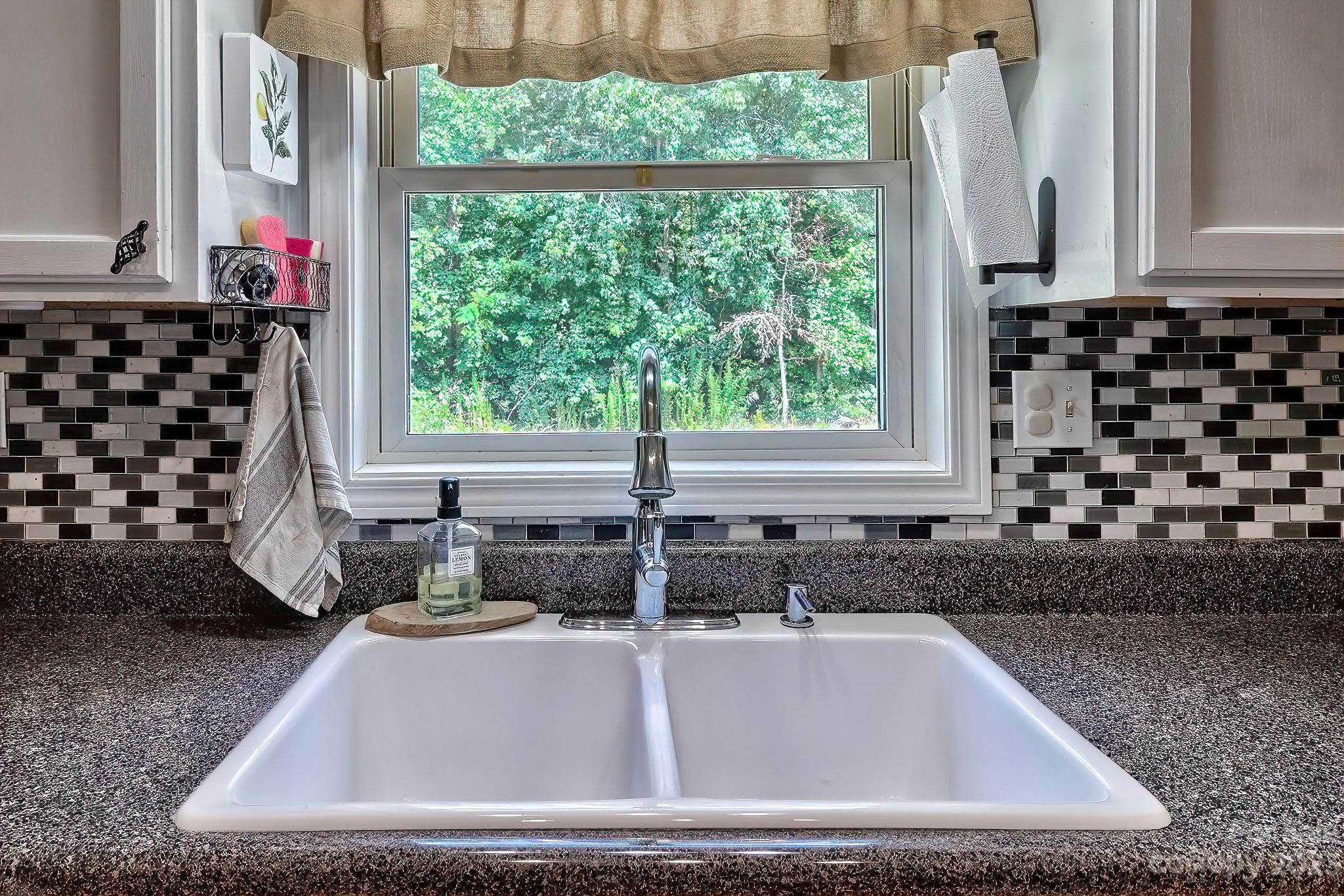 1880 Jones Road Kershaw, SC 29067 - Photo 29 of 33 a view of a window