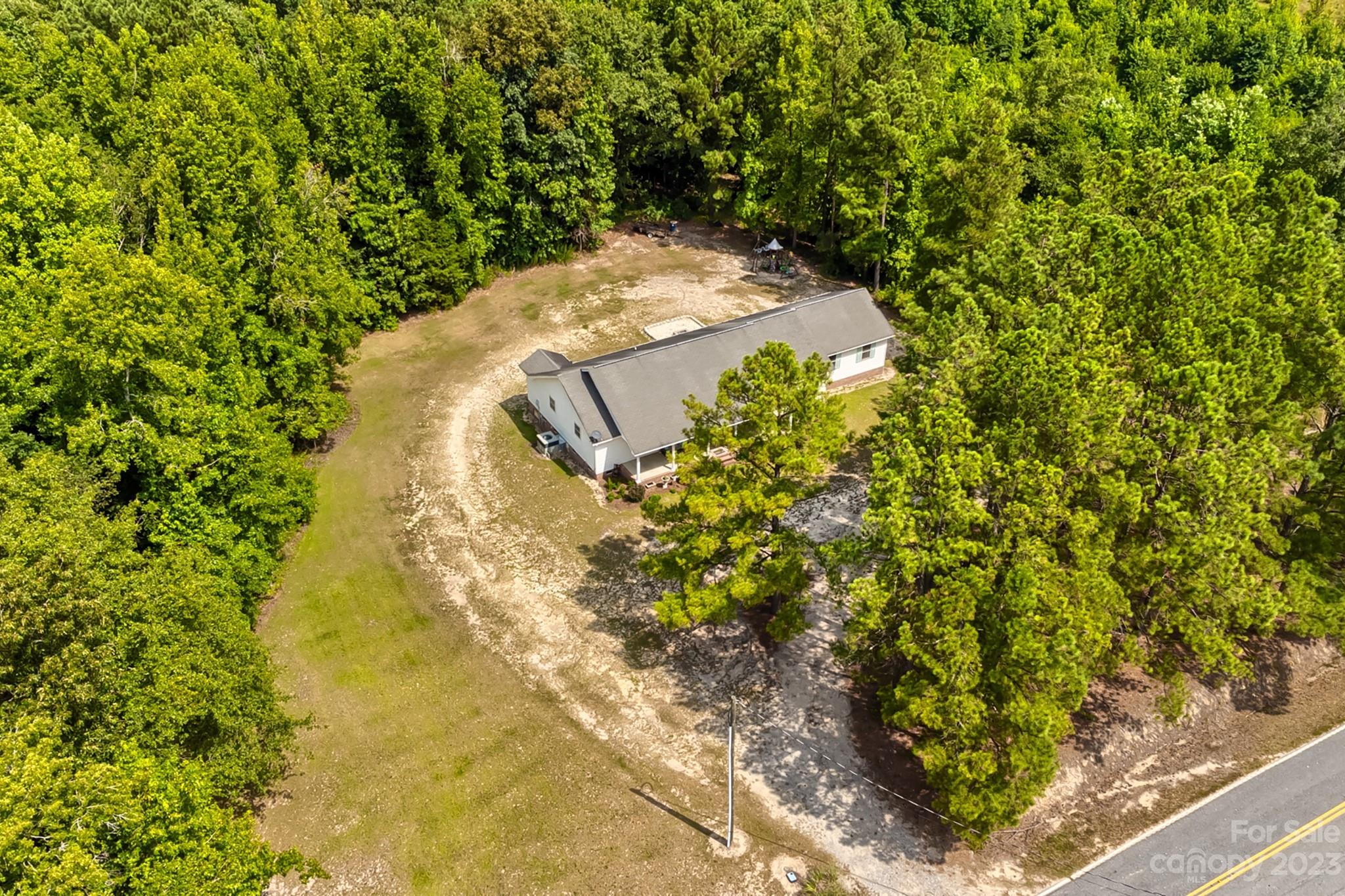 1880 Jones Road Kershaw, SC 29067 - Photo 10 of 33 a view of a yard