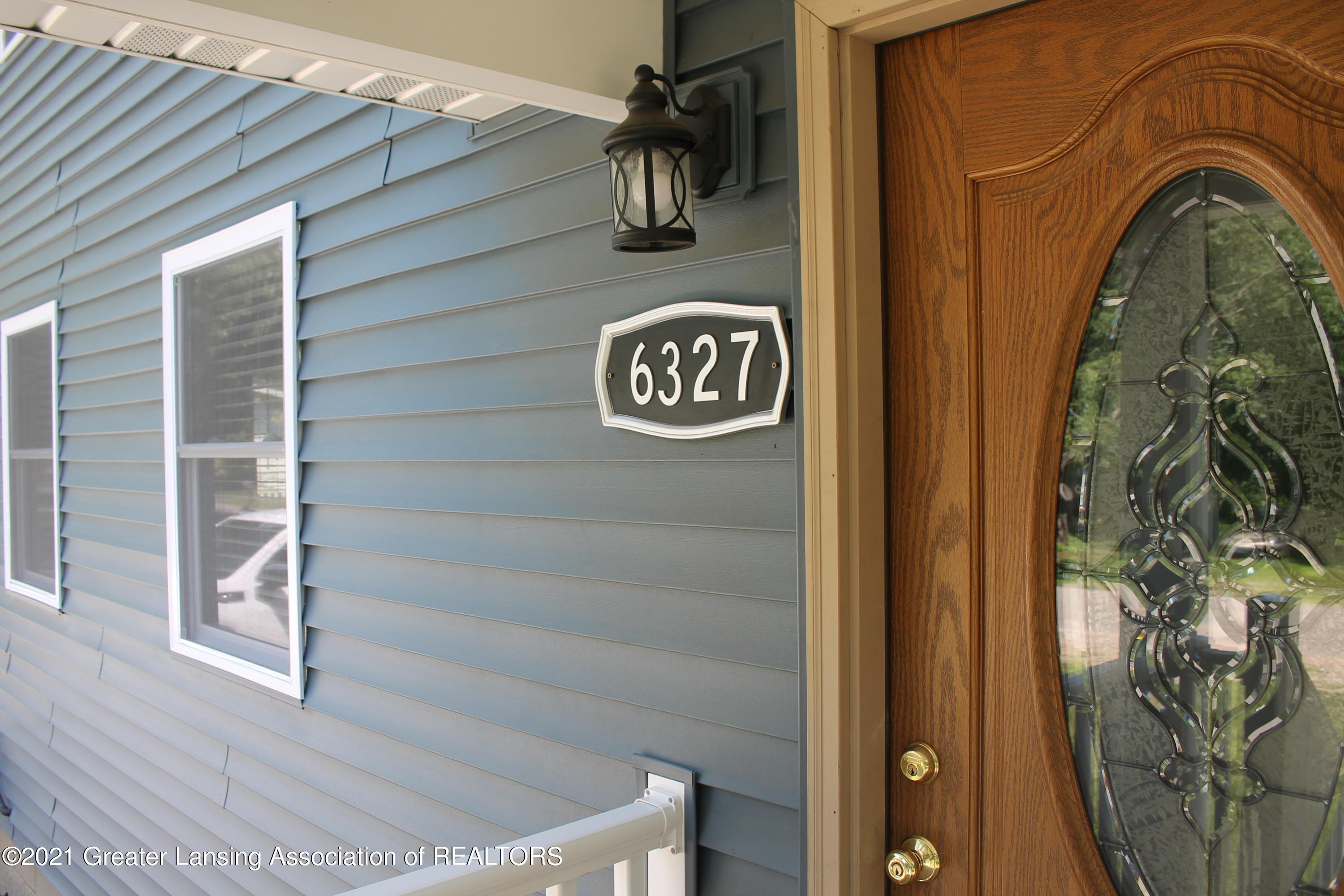 6327 Hilliard Road Lansing, MI 48911 - Photo 2 of 35 IMG_9347