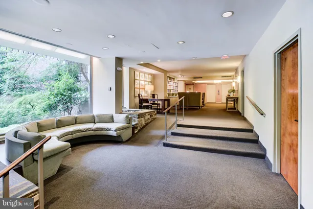 en empty room with window and ceiling fan