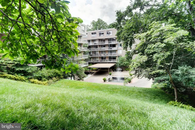 $399,000 | 4100 Cathedral Avenue Northwest, Unit 512, Washington, DC 20016