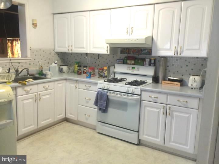 104 Jessup Road Thorofare, NJ 08086 - Photo 3 of 8 Kitchen