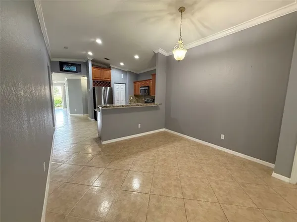 $2,900 | 5574 43rd Court, Vero Beach, FL 32967