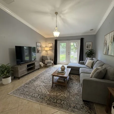 $2,900 | 5574 43rd Court, Vero Beach, FL 32967