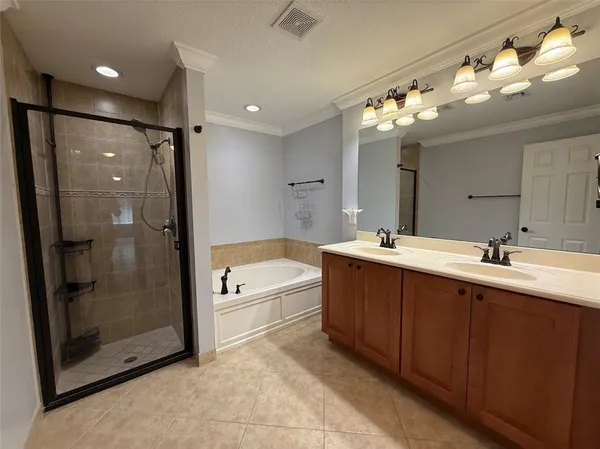 $2,900 | 5574 43rd Court, Vero Beach, FL 32967