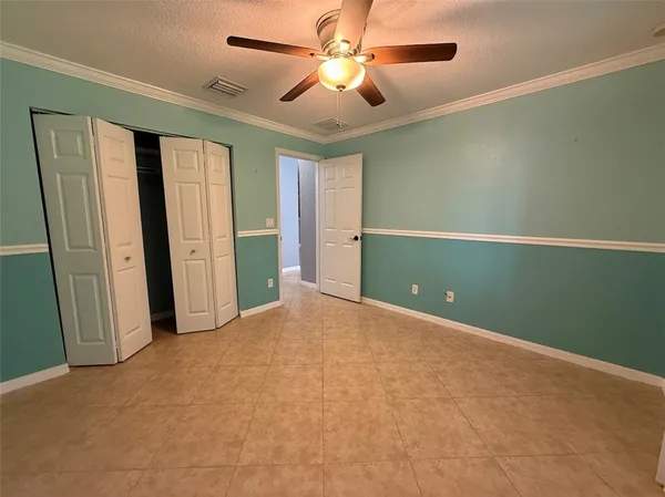 $2,900 | 5574 43rd Court, Vero Beach, FL 32967