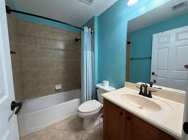 $2,900 | 5574 43rd Court, Vero Beach, FL 32967