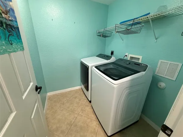 $2,900 | 5574 43rd Court, Vero Beach, FL 32967