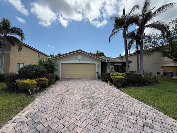 $2,900 | 5574 43rd Court, Vero Beach, FL 32967