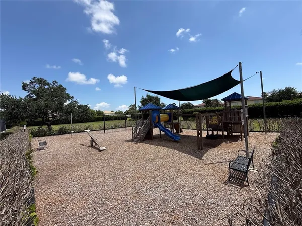 $2,900 | 5574 43rd Court, Vero Beach, FL 32967