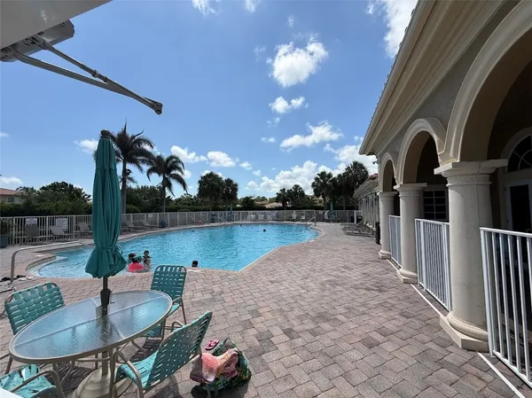 $2,900 | 5574 43rd Court, Vero Beach, FL 32967