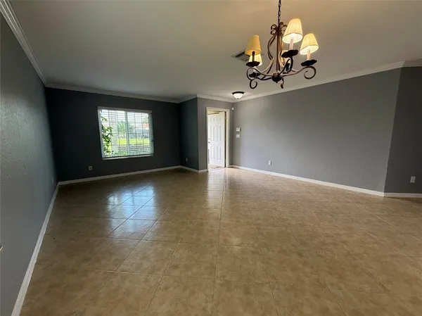 $2,900 | 5574 43rd Court, Vero Beach, FL 32967