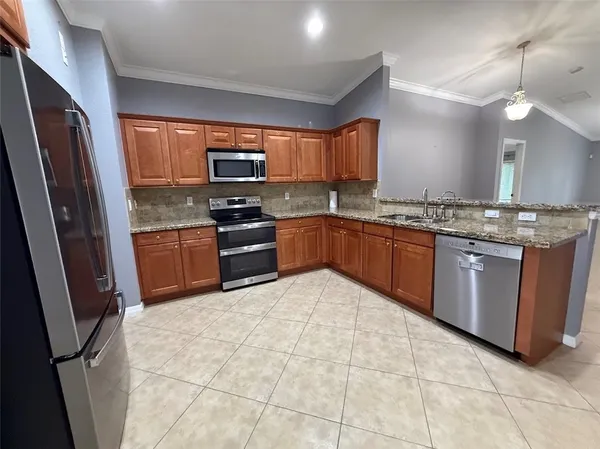 $2,900 | 5574 43rd Court, Vero Beach, FL 32967