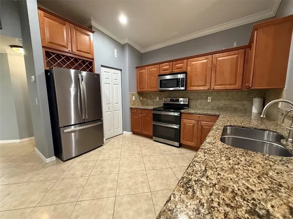 $2,900 | 5574 43rd Court, Vero Beach, FL 32967