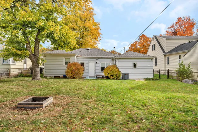 $259,900 | 1103 Plaza Drive, Joliet, IL 60435