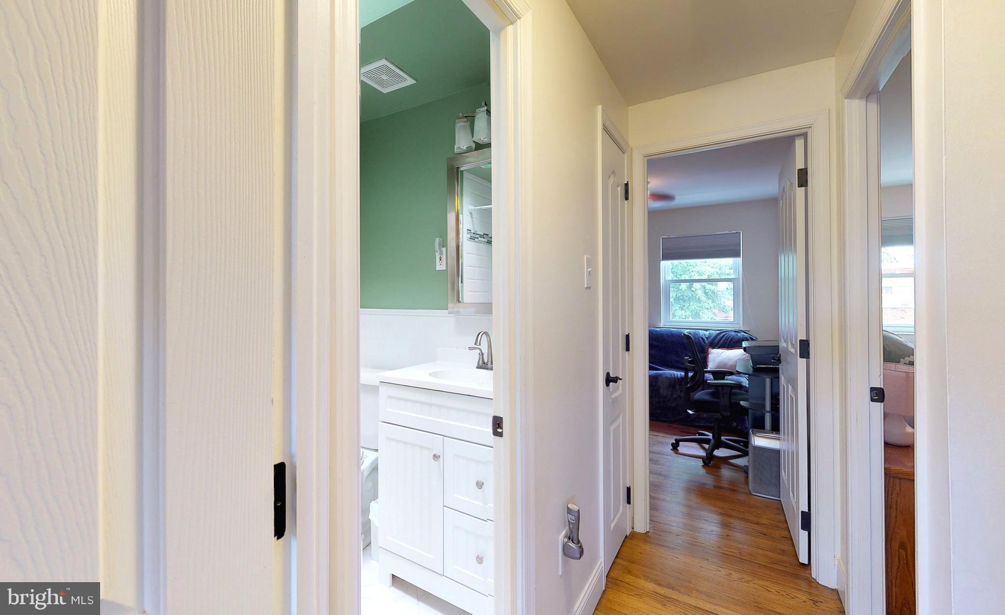 12626 Chilton Road Philadelphia, PA 19154 - Photo 40 of 60 Upper Level - Full Bath w/ Skylight
