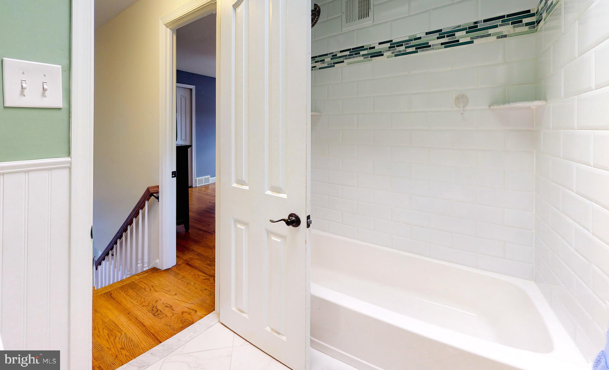 12626 Chilton Road Philadelphia, PA 19154 - Photo 41 of 60 Upper Level - Full Bath w/ Skylight
