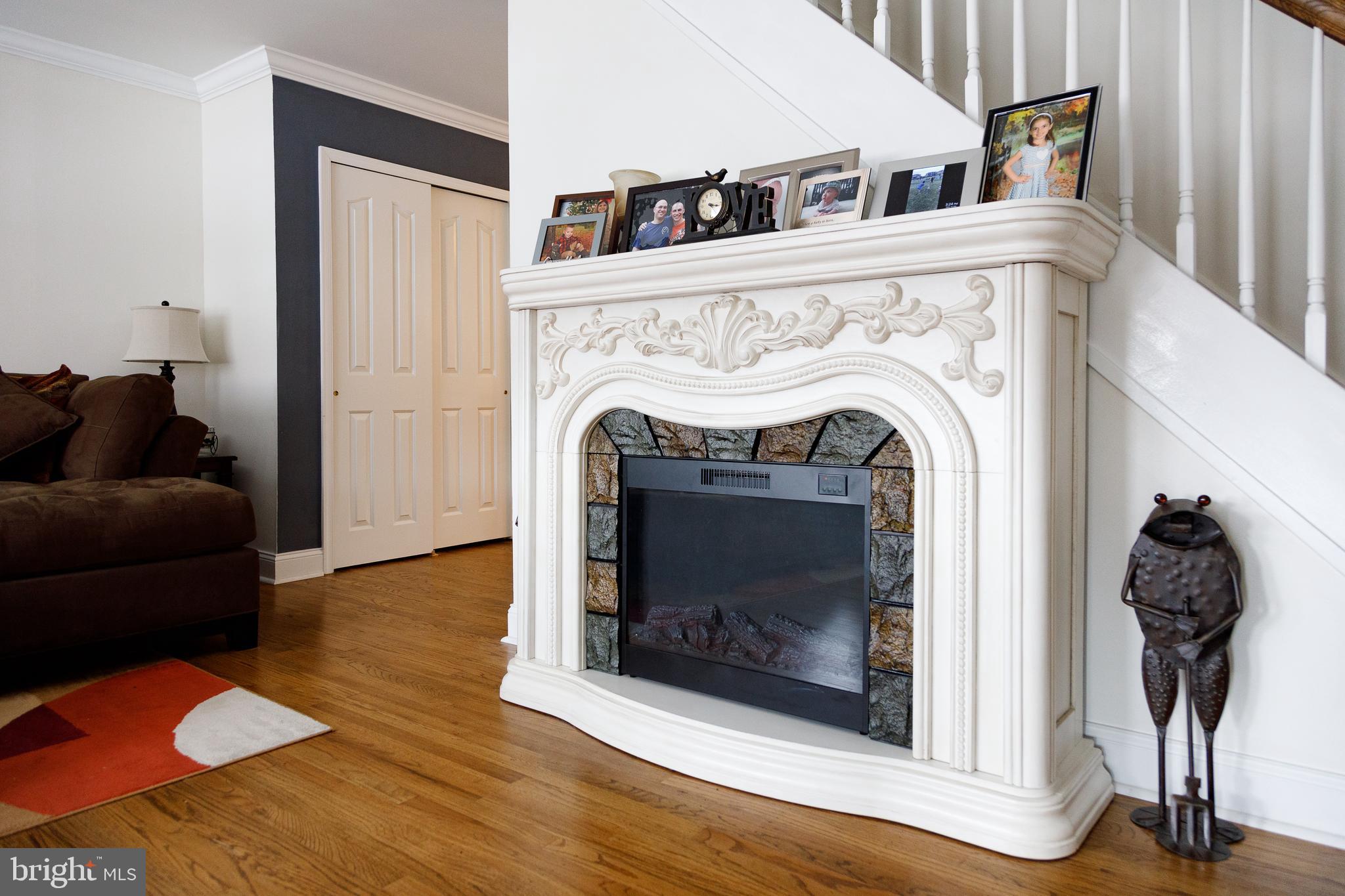12626 Chilton Road Philadelphia, PA 19154 - Photo 9 of 60 Main Level - Living Room w/ Fireplace
