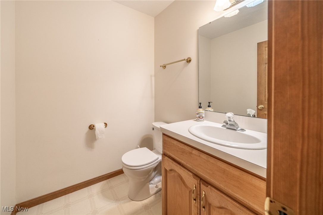 11510 Clark Road Chardon, OH 44024 - Photo 18 of 42 1st floor half bath