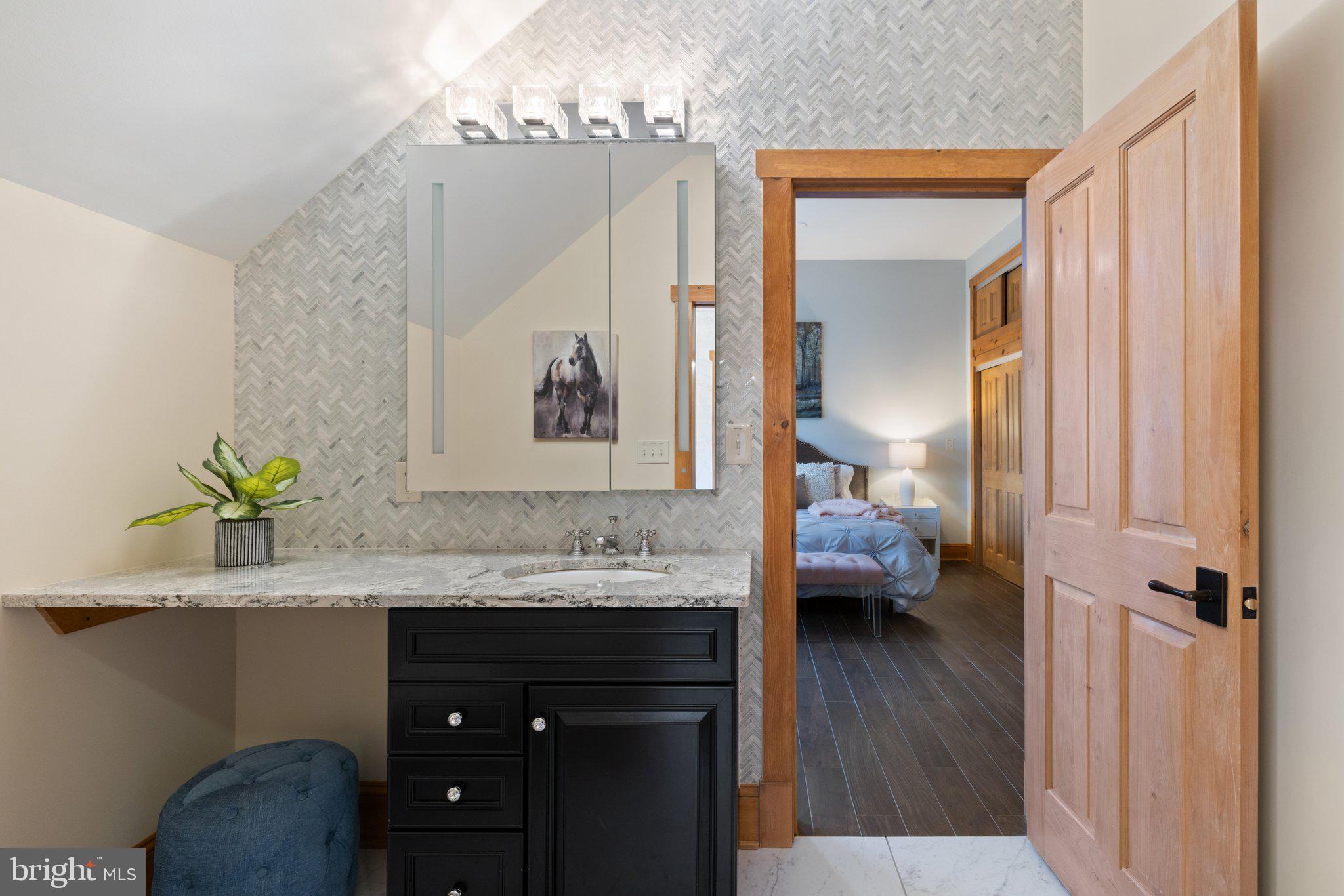 6416 Weadon Ridge Lane Marshall, VA 20115 - Photo 59 of 92 Bedroom 2 Opens to Jack and Jill Bath