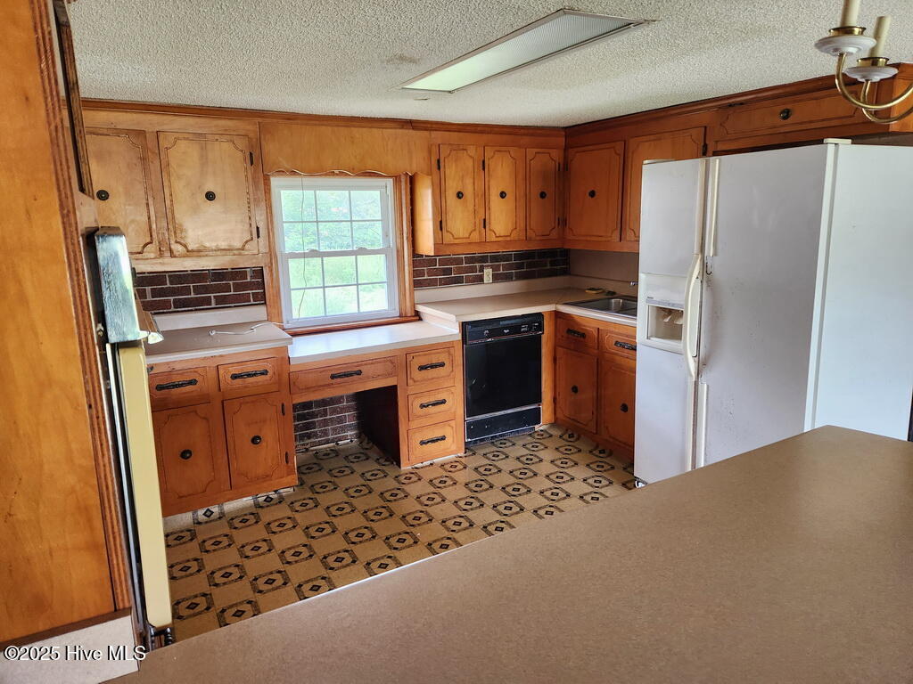 1420 Tyner Road Williamston, NC 27892 - Photo 9 of 17 13 KITCHEN