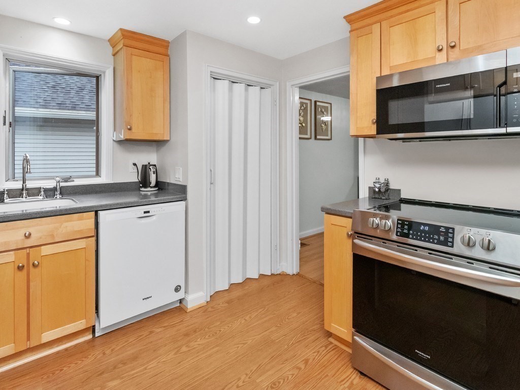 22 Abbott Road Waltham, MA 02452 - Photo 11 of 29 Gallery Image 11