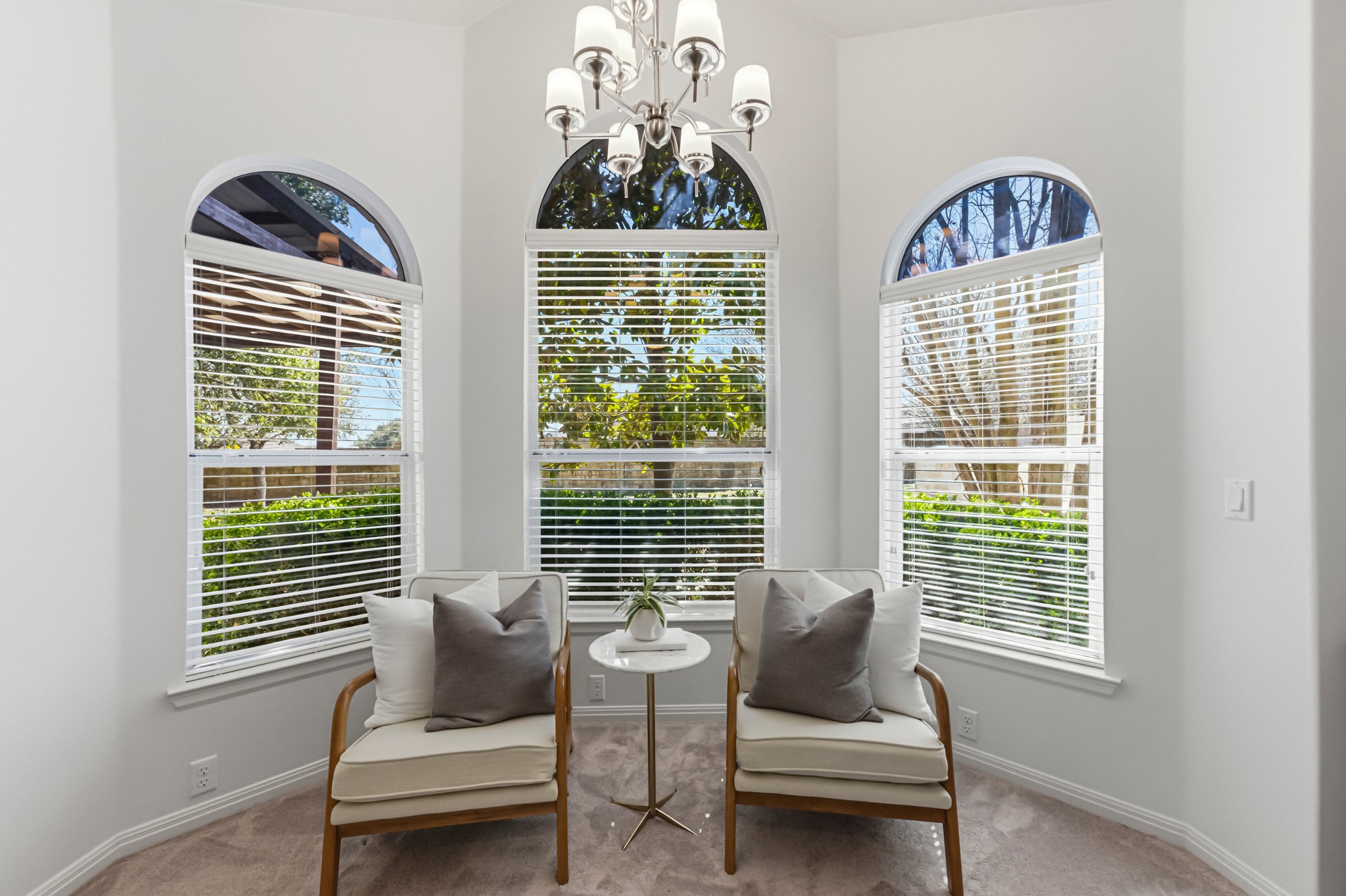 1023 Grassy Field Road Austin, TX 78737 - Photo 21 of 39 Sitting area in primary bedroom