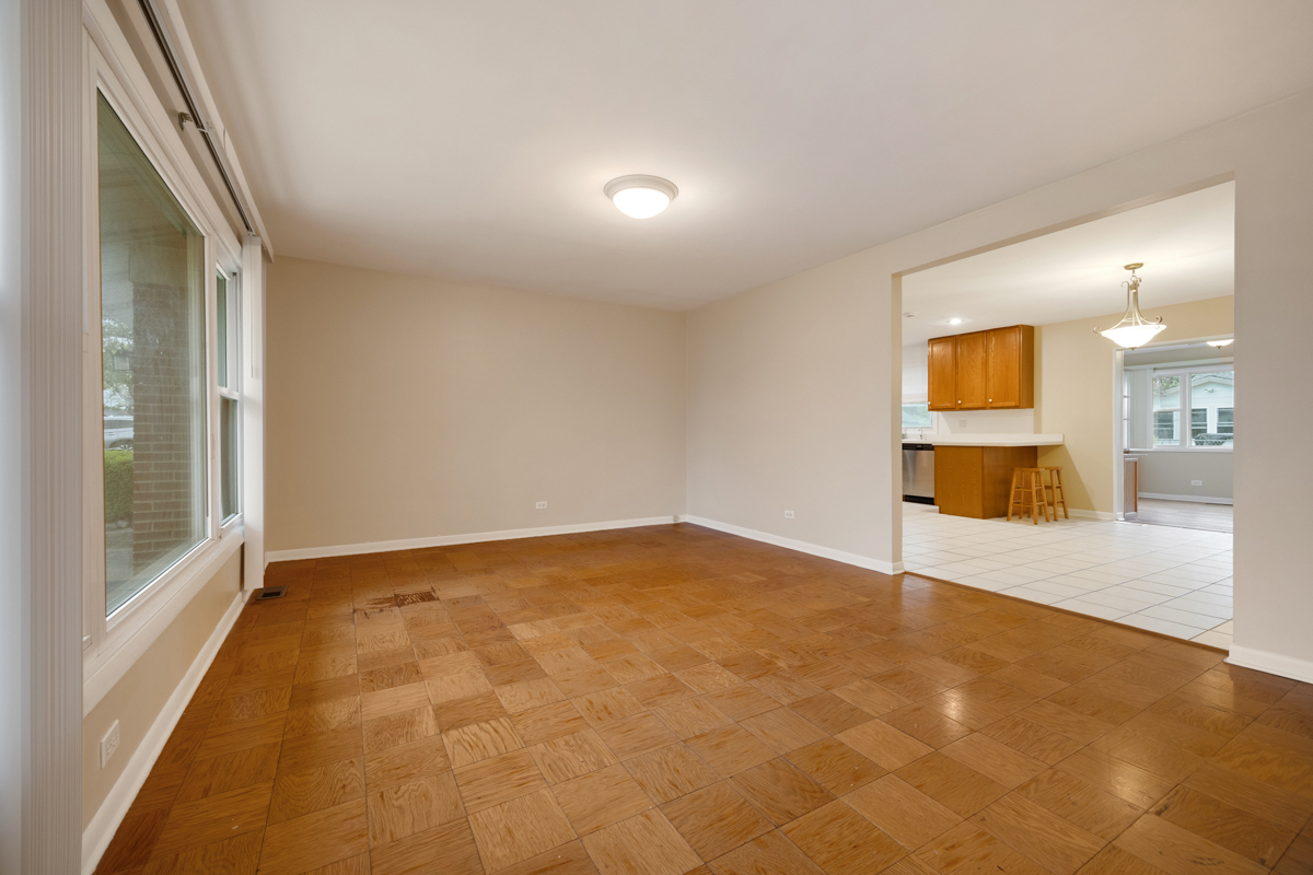 46 Avon Road Elk Grove Village, IL 60007 - Photo 4 of 24