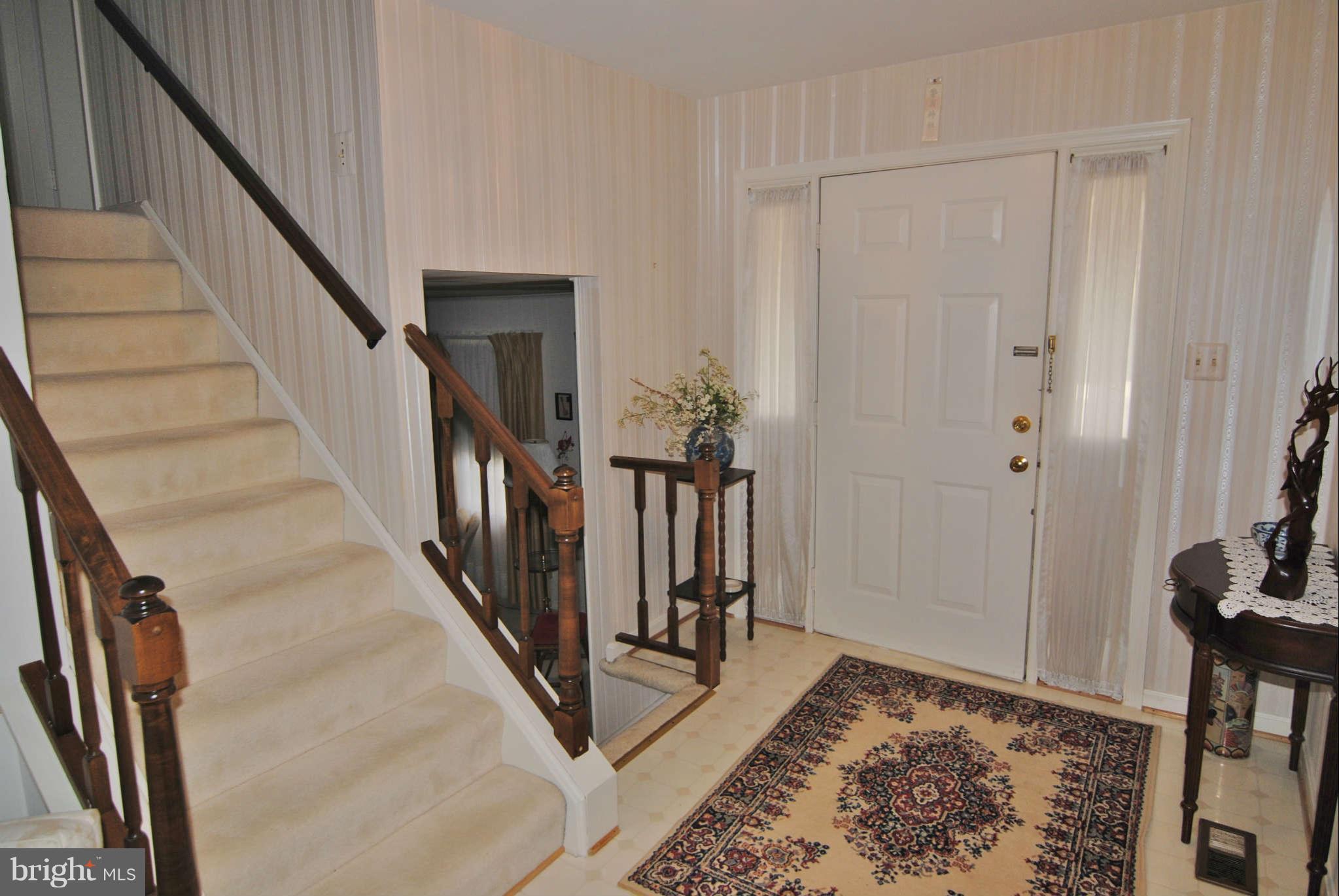 7646 Chancellor Way Springfield, VA 22153 - Photo 2 of 17 Interior (General)