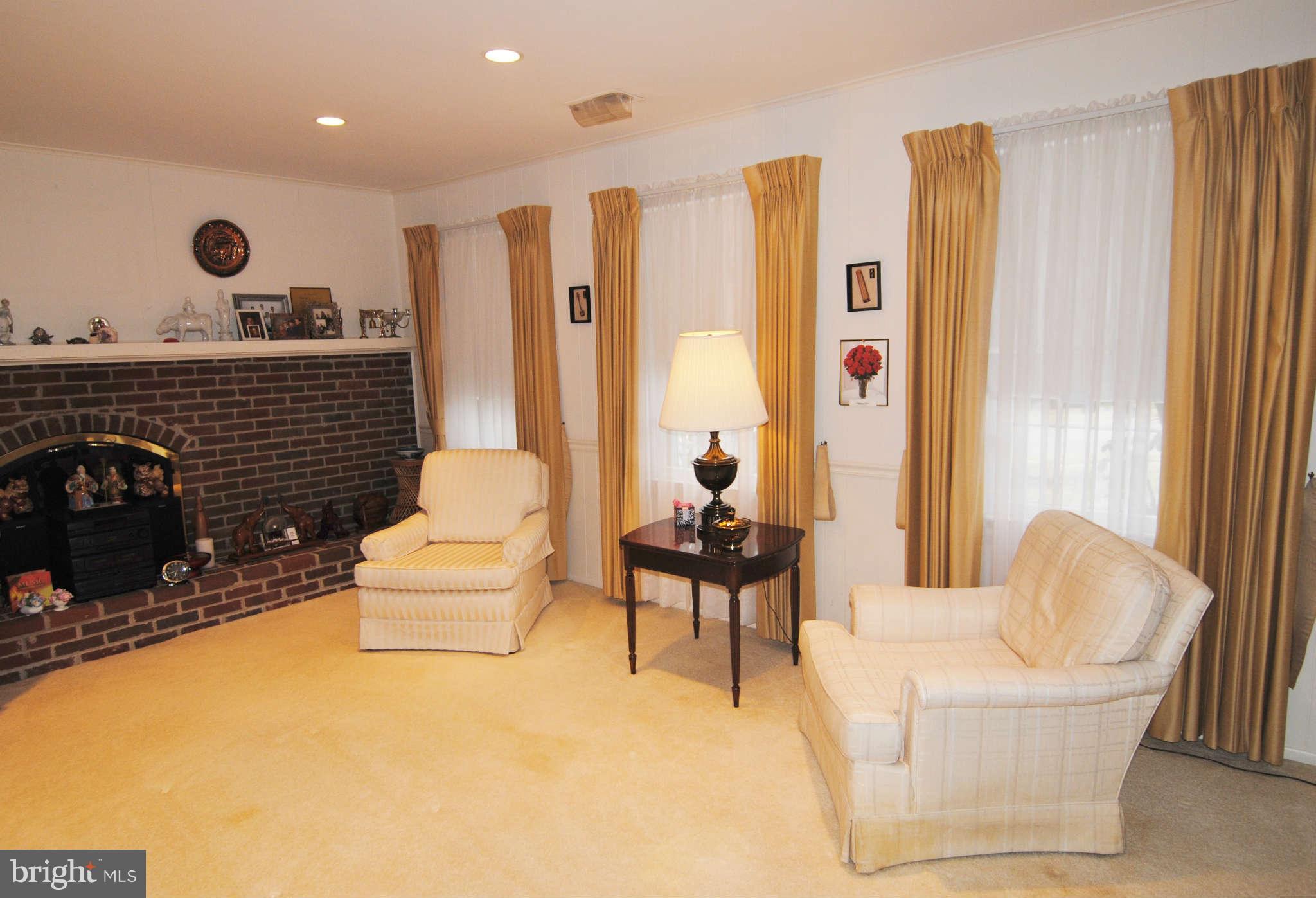 7646 Chancellor Way Springfield, VA 22153 - Photo 12 of 17 Family Room
