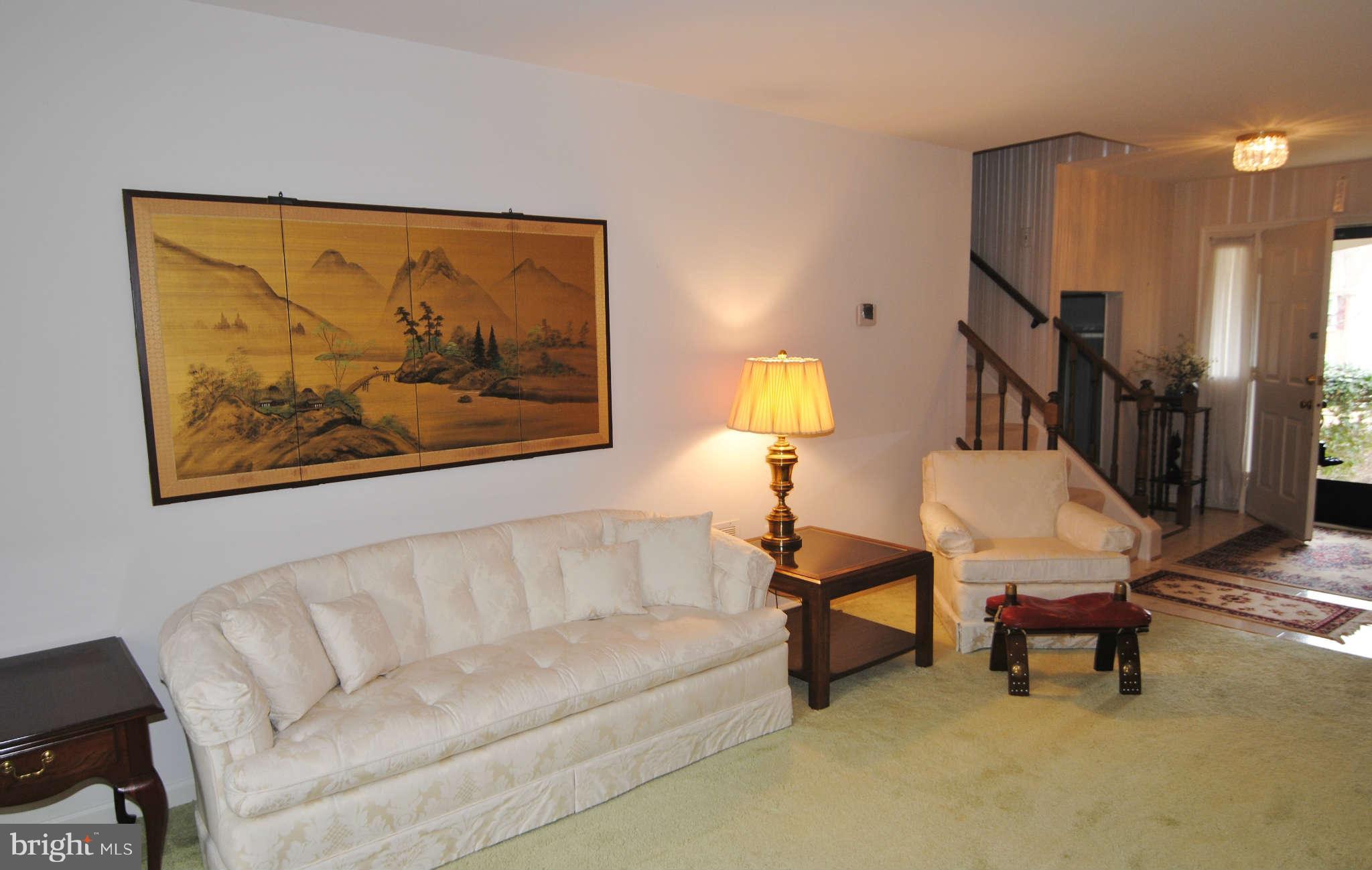 7646 Chancellor Way Springfield, VA 22153 - Photo 3 of 17 Living Room