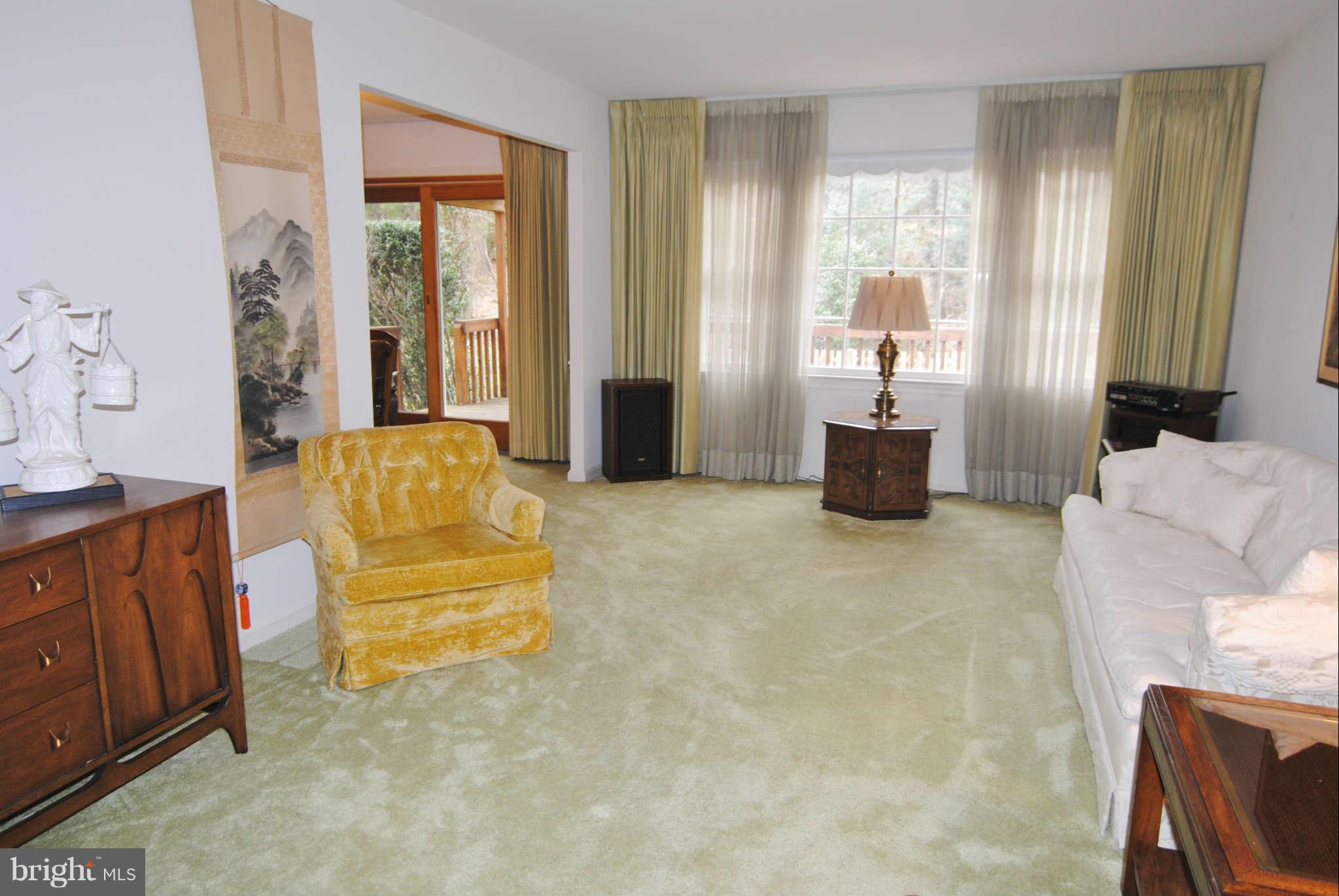 7646 Chancellor Way Springfield, VA 22153 - Photo 4 of 17 Living Room