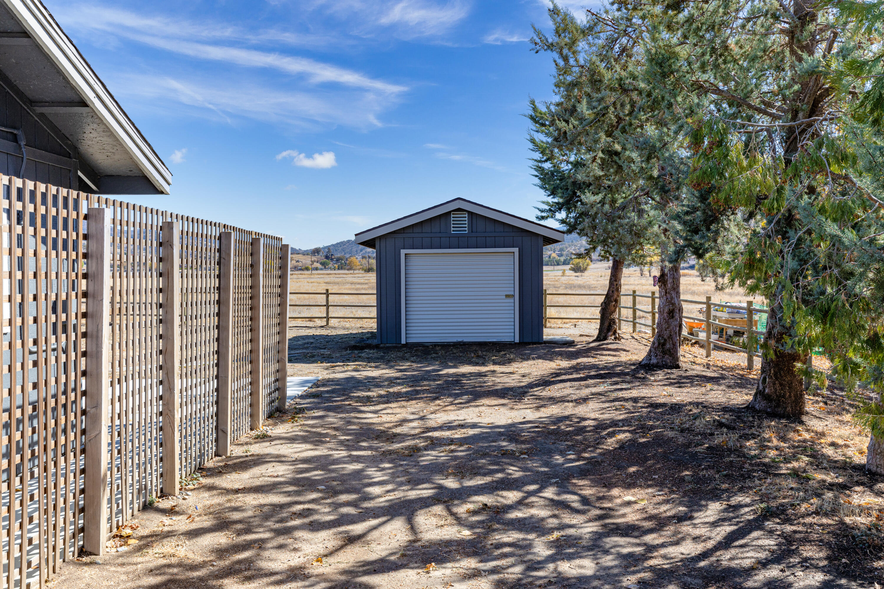 29360 Fawn Way Tehachapi, CA 93561 - Photo 3 of 19 A56A7176