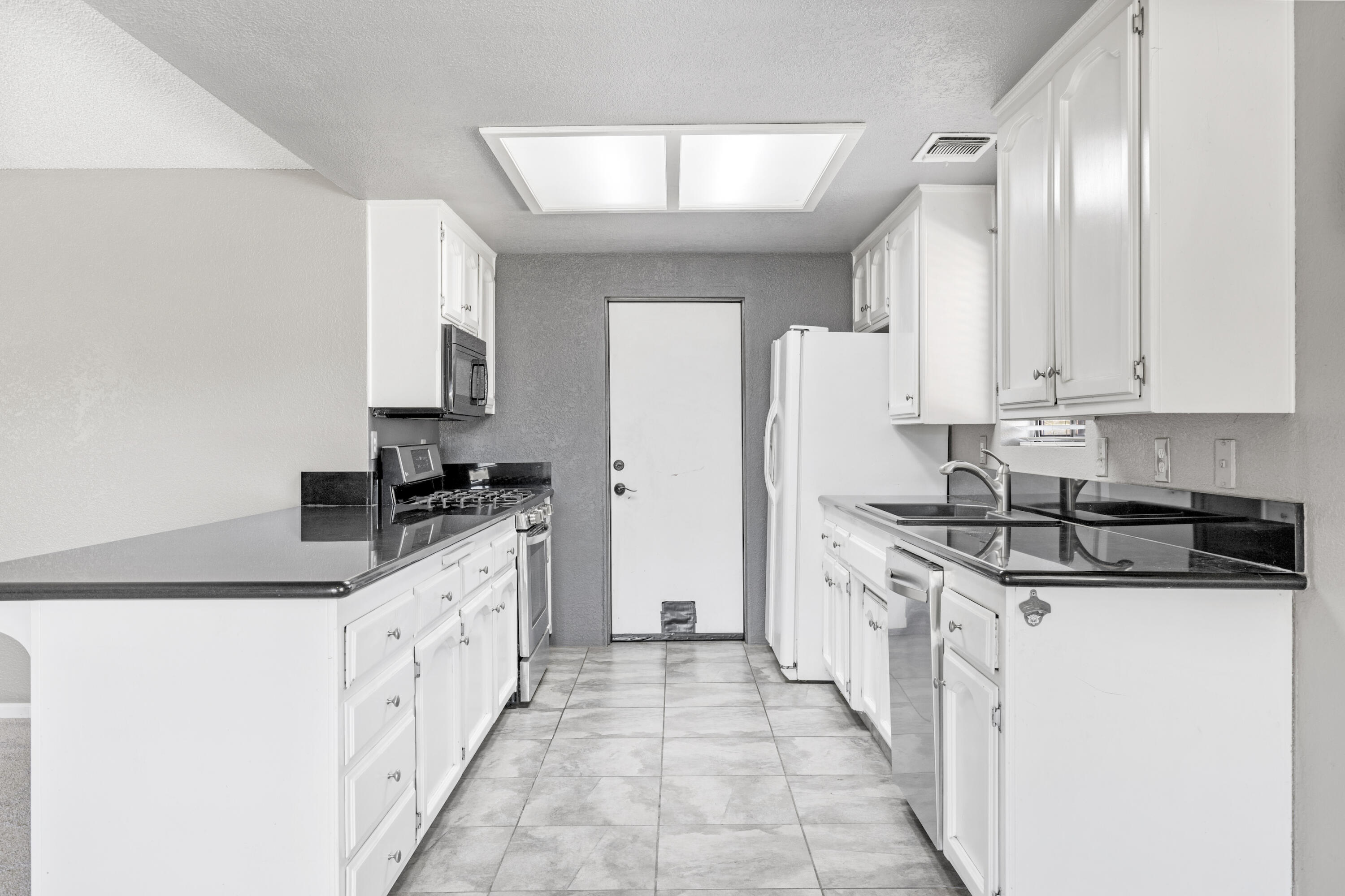 29360 Fawn Way Tehachapi, CA 93561 - Photo 4 of 19 A56A7185