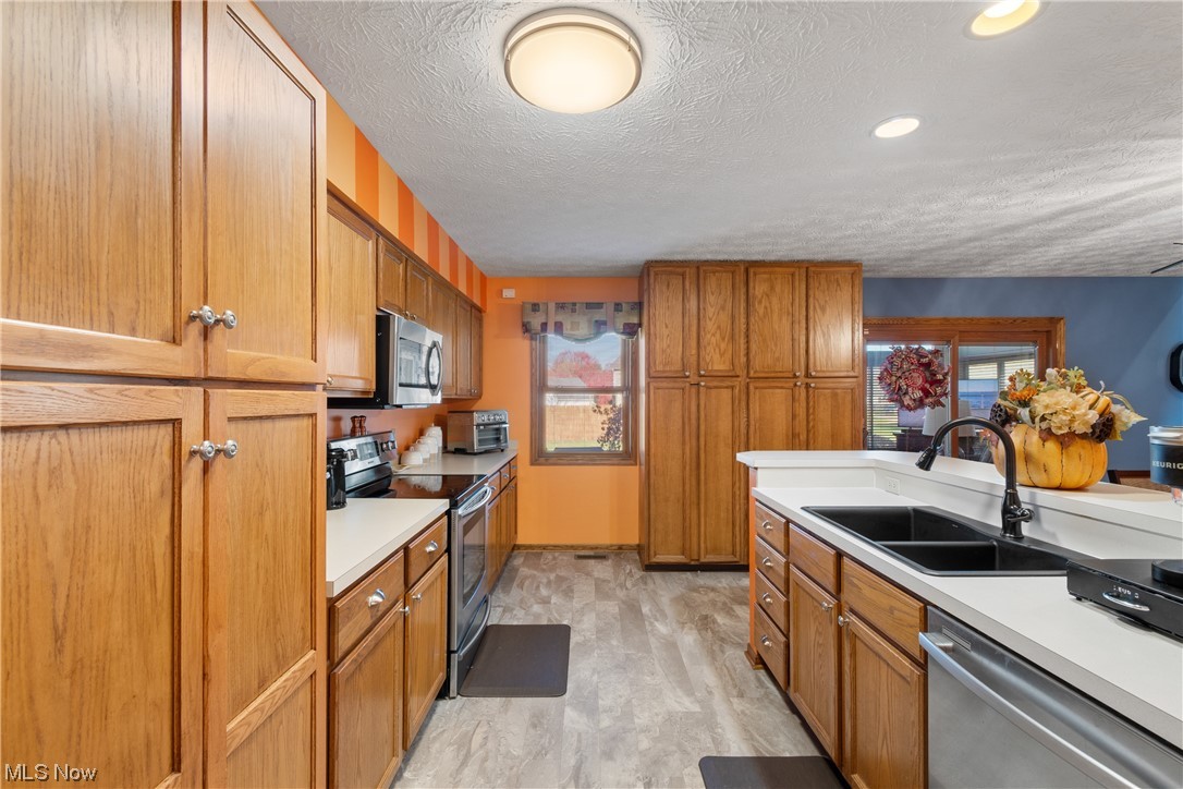 8366 Turquoise Avenue Northeast Canton, OH 44721 - Photo 8 of 26