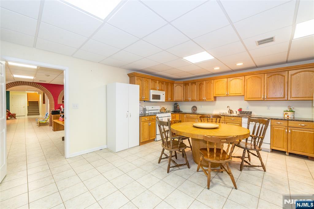 5 Raintree Court Butler, NJ 07405 - Photo 24 of 38
