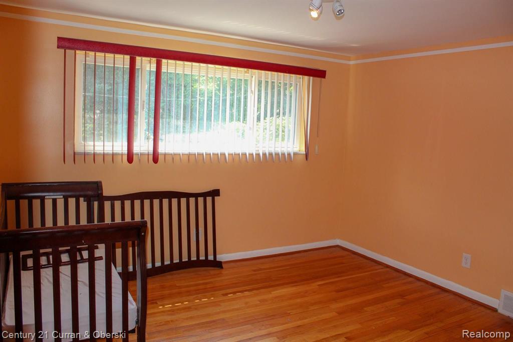 854 South Gulley Road Dearborn Heights, MI 48125 - Photo 11 of 25