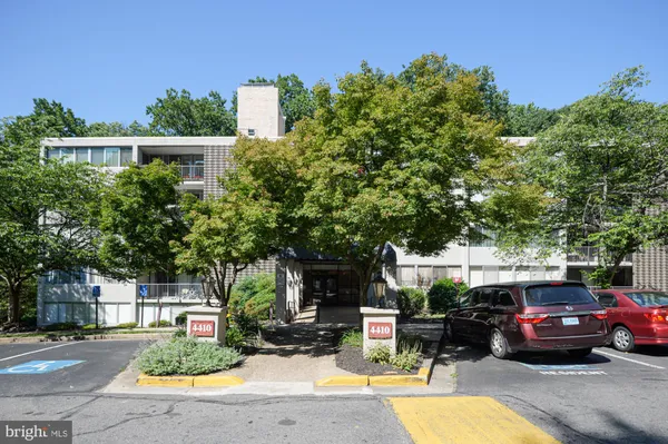 $2,200 | 4410 Briarwood Court North, Unit 33, Annandale, VA 22003