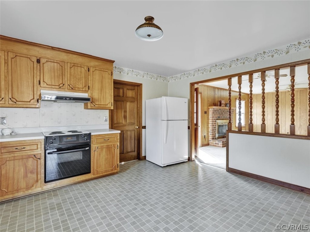 9701 Alfaree Road Richmond, VA 23237 - Photo 12 of 27 Kitchen looking into family room