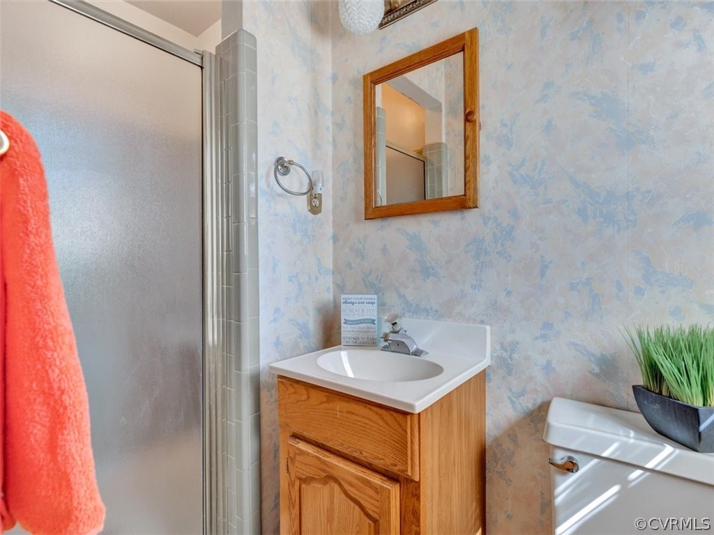 9701 Alfaree Road Richmond, VA 23237 - Photo 20 of 27 Master Bed with stand up shower