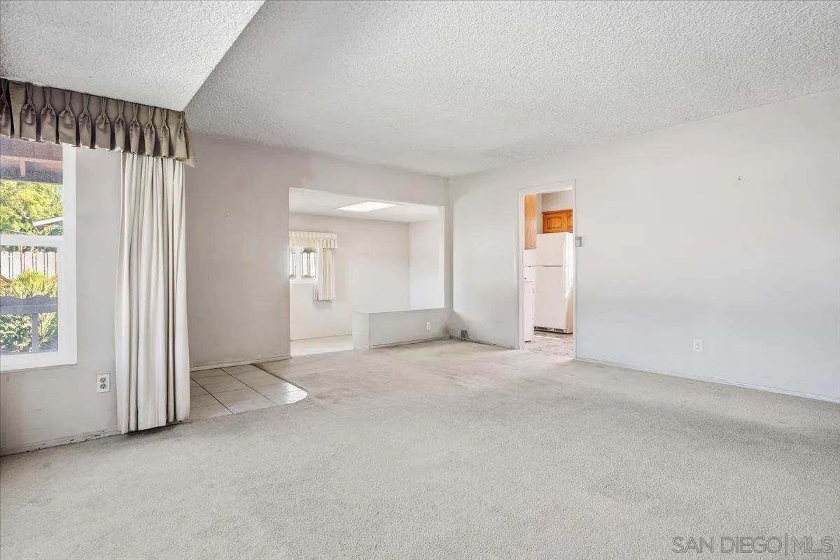3711 Racine Road San Diego, CA 92115 - Photo 9 of 44 an empty room with windows and closet