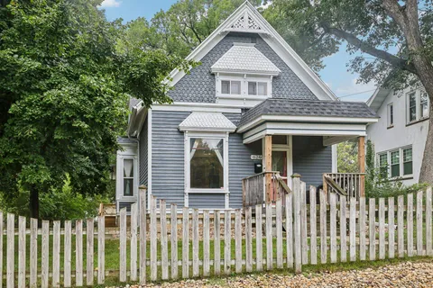 $319,900 | 624 South Garfield Avenue, Janesville, WI 53545